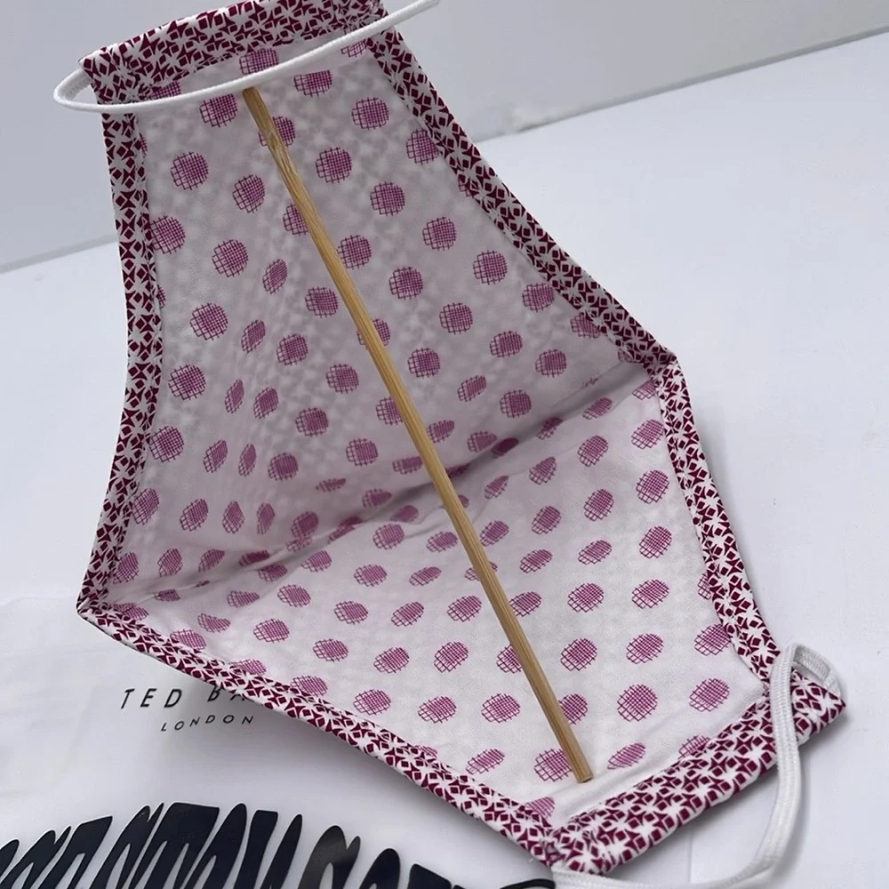 Red and White Patterned Face Mask TED BAKER LONDON Reversible Reusable
NWT - Picture 9 of 15